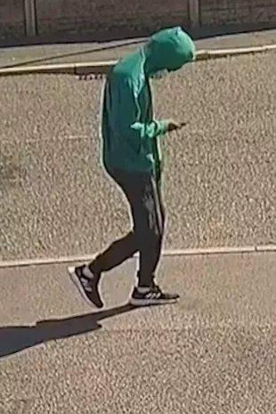 “我以前住在阿克塞尔·鲁达库巴纳的隔壁,他做的一件事总让我害怕。”