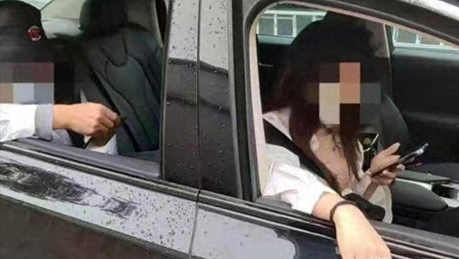 一名十几岁的女孩被两名男子摔进了车里，这是一起令人震惊的普利茅斯未遂绑架案