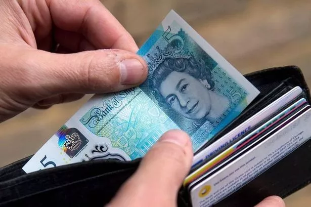 英国税务海关总署警告在2000年之前申请儿童福利的人“紧急检查”