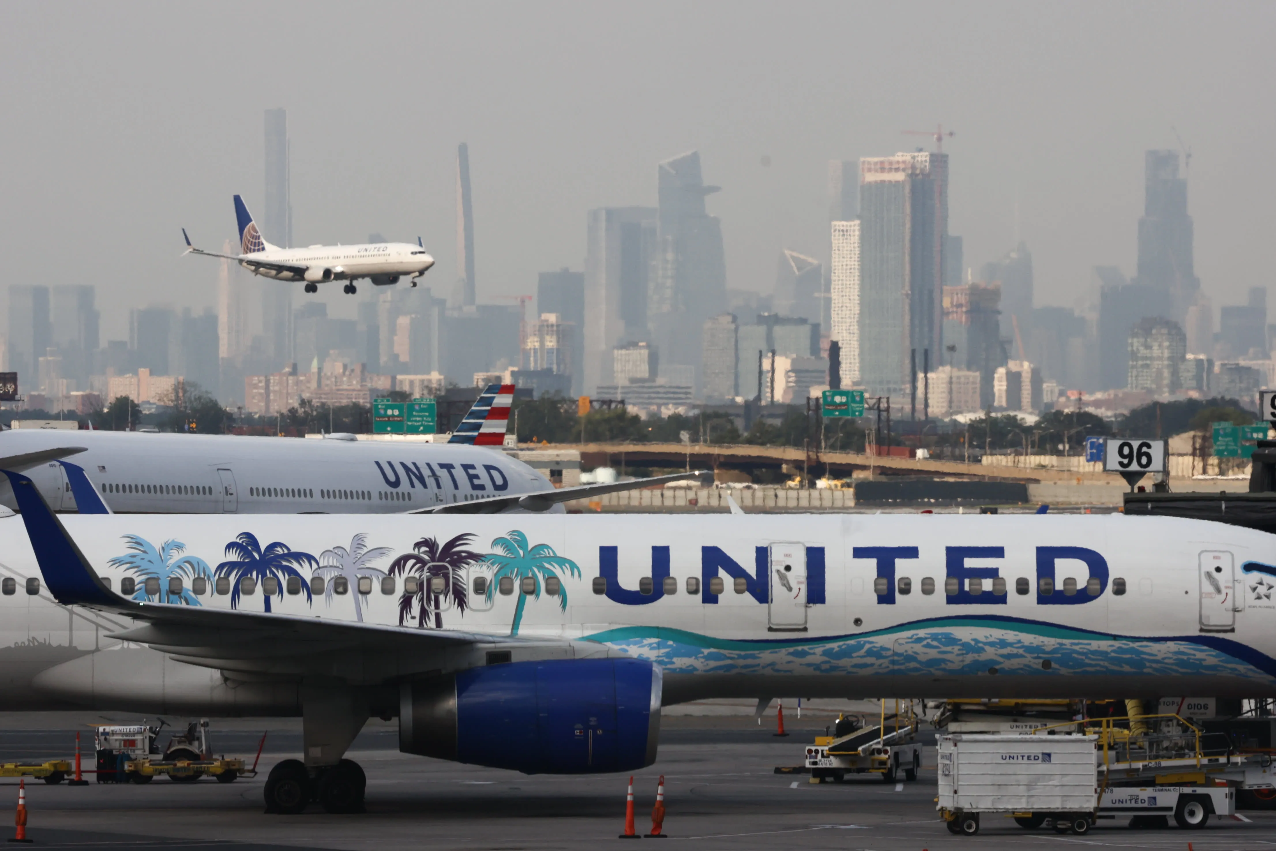 突发新闻：经济给航空公司股票和业务重点带来压力