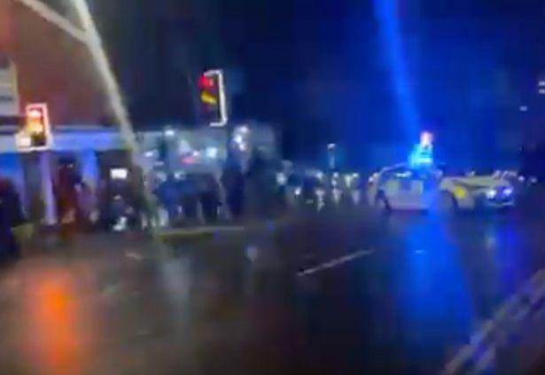 切斯特火车站和公交车站因“安全警报”疏散,人们“恐慌”